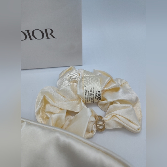 DIOR Beauty VIP Satin Sleep Mask & Scrunchie Set Ivory Gold CD Logo NIB - Picture 3 of 5